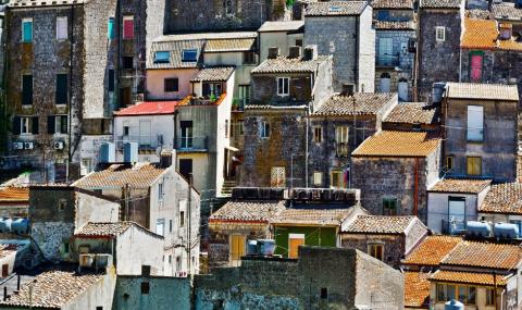 Италия: Продават 100 къщи за по 1 EUR - 1