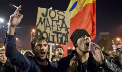 Мащабни протести в Румъния въпреки оставката на Виктор Понта - 1