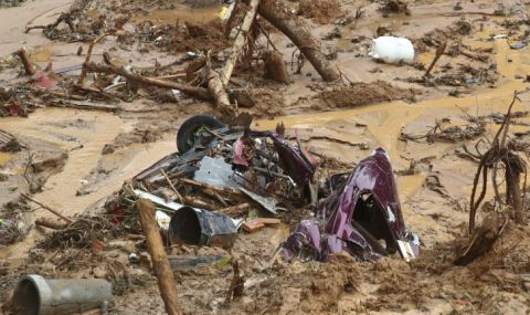 54 станаха жертвите при наводненията и свлачищата в Бразилия - 1