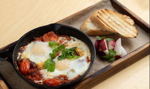 Рецепта за вечеря: Бърза лятна манджа с колбас и зеленчуци - 1