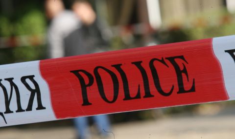 Полицията в Сливен разкри домашна лаборатория за синтетична дрога, четирима са задържани  - 1