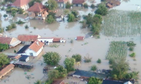 България подаде заявление до ЕС за финансова подкрепа след наводненията - 1