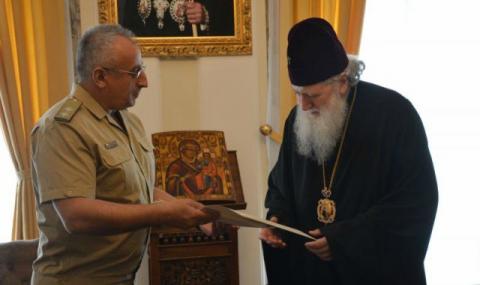 Връчиха почетен знак на патриарх Неофит - 1