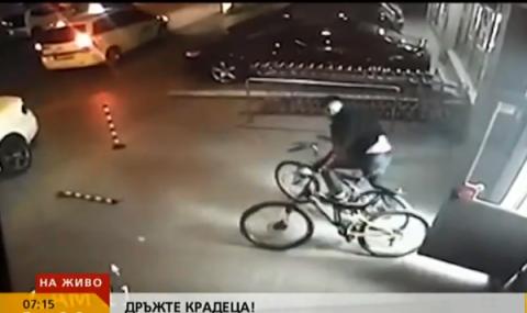 Мъж краде велосипеди от подземен паркинг - 1