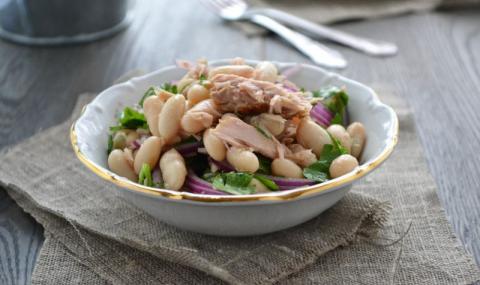 Рецепта на деня: Свежа салата с боб и риба тон - 1