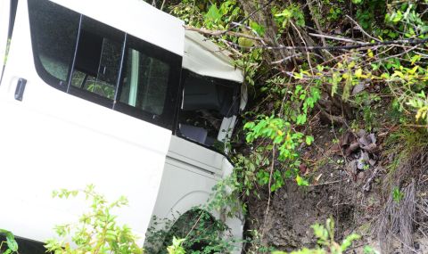 Единадесет души са загинали при пътен инцидент с автобус в Мароко  - 1