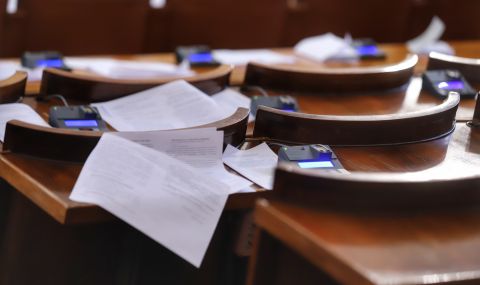 Природозащитници: Без пластмаса в Народното събрание - 1