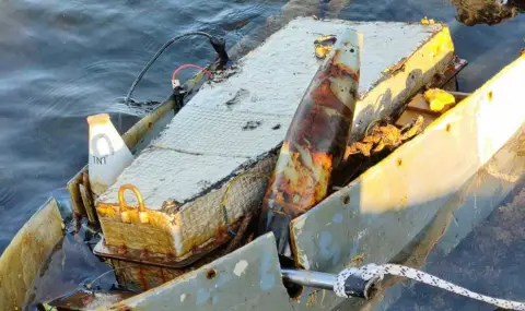 Специализиран екип от ВМС унищожи плаващ дрон и четири снаряда в Синеморец