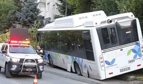 Изписаха всички пострадали при автобусната катастрофа в София - 1