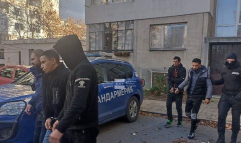 Нелегални мигранти и заподозрян за каналджийство са задържани при акцията, която тече в София  - 1