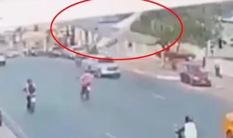 Самолет с ценности на Еквадор излезе от пистата в Куенка ВИДЕО - 1