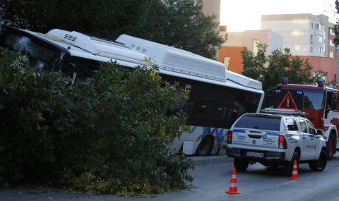 Седем от пострадалите в автобусната катастрофа в София остават в болница - 1