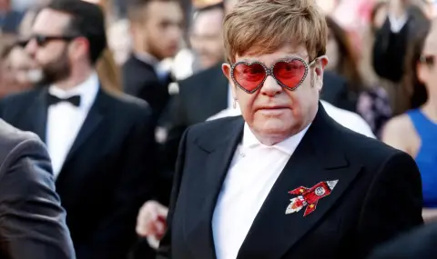 Елтън Джон нарече британското правителство "абсолютни загубеняци" - 1