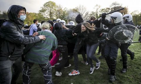 Белгийската полиция задържа 132 души, излезли на протест срещу COVID мерките - 1