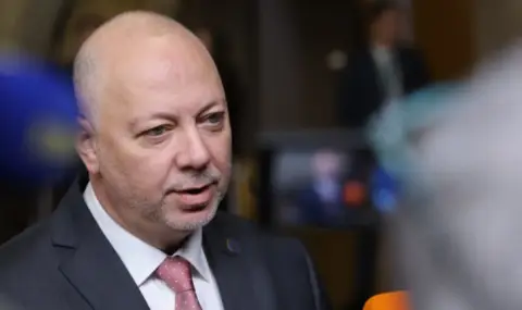 Подалото оставка правителство на Желязков провежда последно заседание