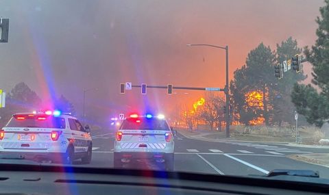 Десетки хиляди евакуирани заради пожарите в Колорадо - 1