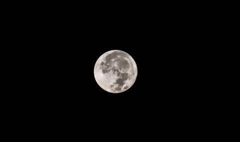 Милиардерът Джеф Безос се прицели в Луната - 1