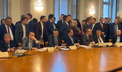 Assen Vassilev entered the budget committee, asking "who ordered this outrage?". Tsonev threatened to take him out (VIDEO)  - 1