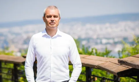 Кандидатът за президент Костадин Костадинов отвори дома си и сподели интересни моменти за себе си - 1