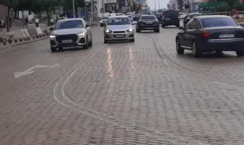 ONLY IN FACTS! The carelessness that can kill us on the road - in front of the Prime Minister's eyes (PHOTOS/VIDEO)  - 1