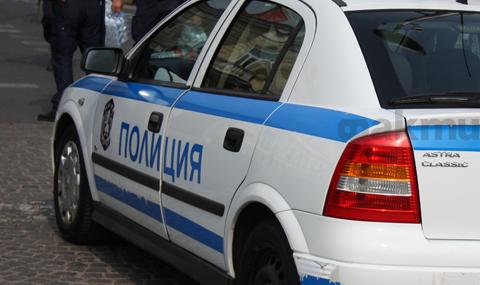 Икономическа полиция нахлу в сградата на община Стрелча - 1