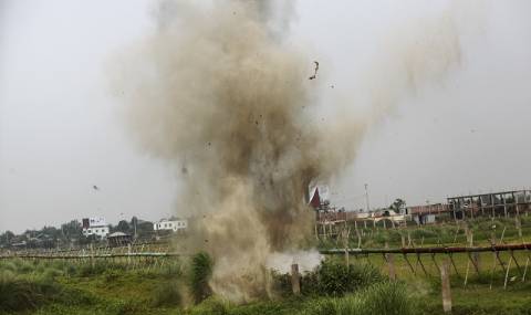 Ликвидираха атентатор-самоубиец в Дака (СНИМКИ) - 1