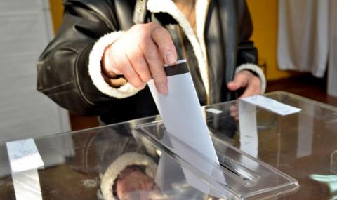 Рекордна избирателна активност и машинно гласуване пред провал в Буковлък - 1