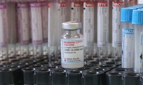 Пристигнаха нови 12 000 дози от ваксината на Moderna - 1