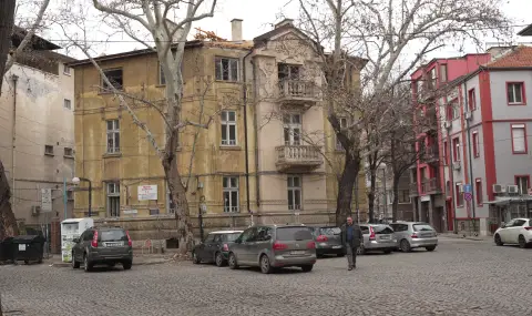 Манол Пейков и негови колеги поведоха битка за спасяване на емблематична сграда в Пловдив - 1