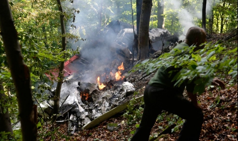 7 загинали след сблъсък на два самолета в Словакия - 1