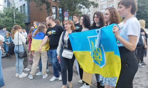В чест на своя Ден на независимостта: Украинци, живеещи у нас, изкачват Черни връх - 1