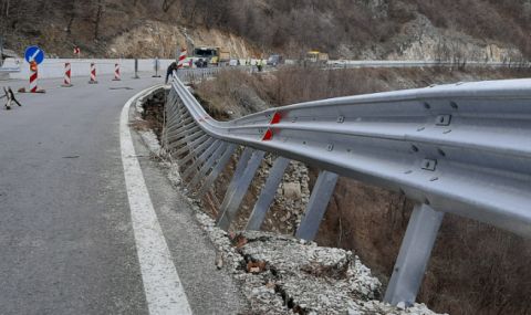 Отпуснаха милиони за ремонт на 100 метра стена от пътя Кричим – Девин - 1