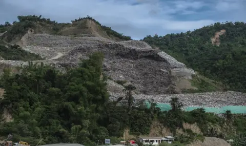 One dead, 27 missing in Philippines garbage avalanche (PHOTOS)  - 1
