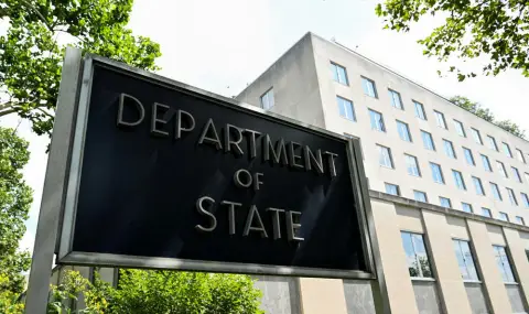 Демократите призоваха Тръмп да спре масовото отзоваване на американски посланици