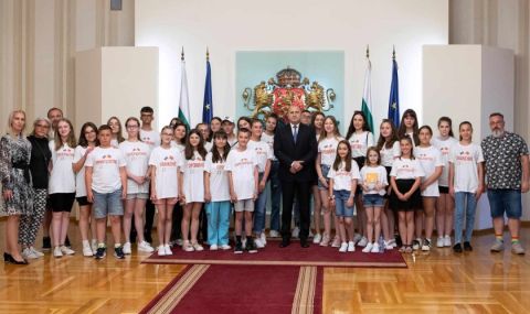МВР в Скопие даде на прокуратурата художествено студио заради посещение на деца в България - 1