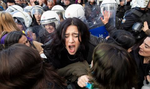 Удушена и залята с цимент: бруталните убийства на жени в Турция - 1