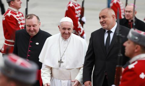 Папата кацна в България - 1