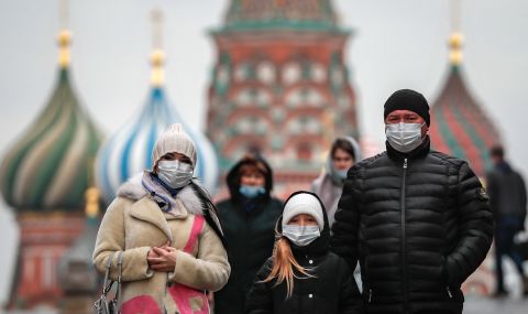 Москва превърна ледена пързалка във временна болница - 1