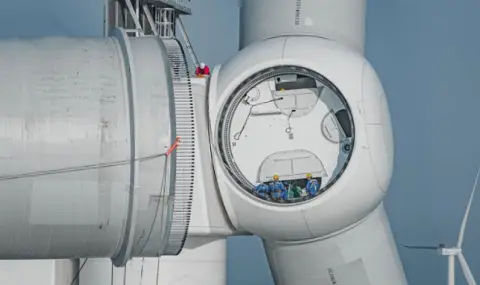 Най-голямата вятърна турбина в света в открито море е висока колкото Айфеловата кула - 1