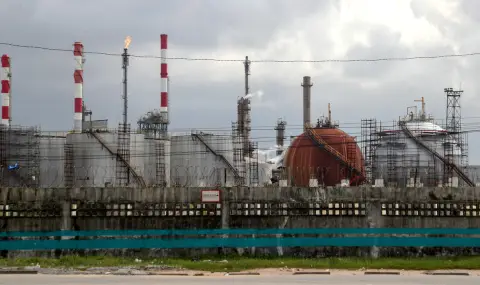 Oil giants cut investments  - 1