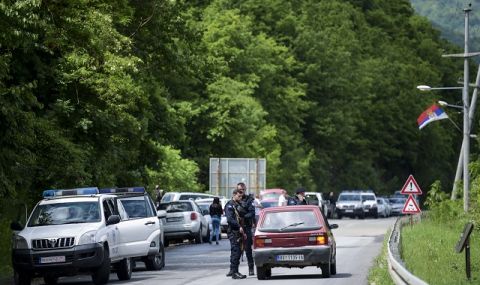 Напрежението спада! КейФор премахва последните барикади в Северно Косово - 1