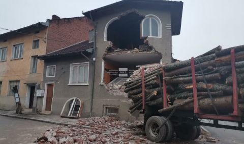 Общината в Белица ще съдейства за укрепване на къщата, в която се заби камион - 1
