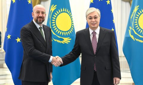 Президентът на Казахстан Касъм-Жомарт Токаев разговаря с председателя на Европейския съвет Шарл Мишел - 1
