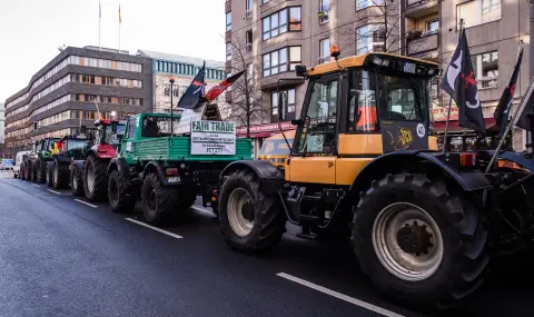 Хаос в сутрешния час пик: Фермерски протести с трактори в Германия - 1