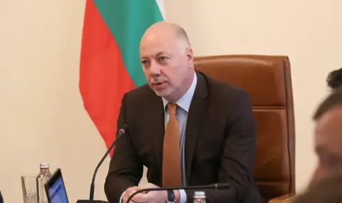 Zhelyazkov: Bulgaria is ready to participate in finding solutions for peace in Ukraine  - 1