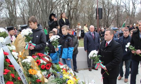 С маршове, стихотворения и молитва русенци отбелязаха 150 години от смъртта на Васил Левски - 1