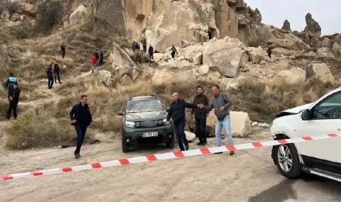 Трима загинаха при срутване на скално образувание в Кападокия - 1