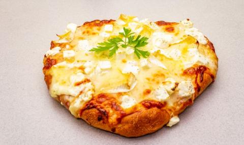 Рецепта на деня: Чеснова пърленка с настъргано сирене - 1