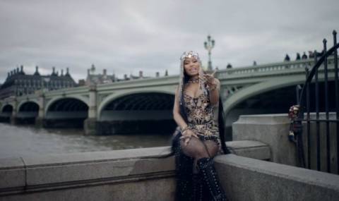 Критики към поп звезда. Снимала на окървавения мост в Лондон - 1