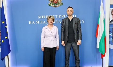 Министър Лечева се срещна с Бербатов - 1